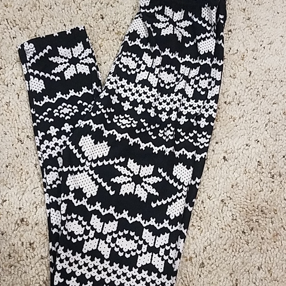 Agnes and Dora Leggings Girl's Size Small Medium 3 to 6 Hearts Black White